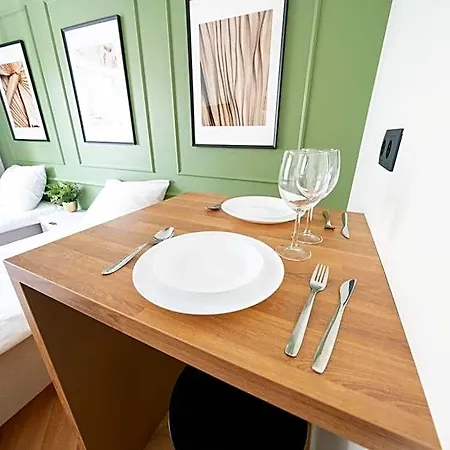 Aparthotel Oasis Airport 3*