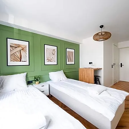 Oasis Airport Aparthotel 3*